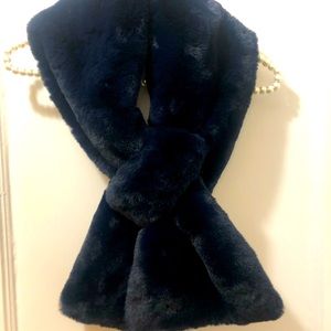Appraris Faux Fur Scarf